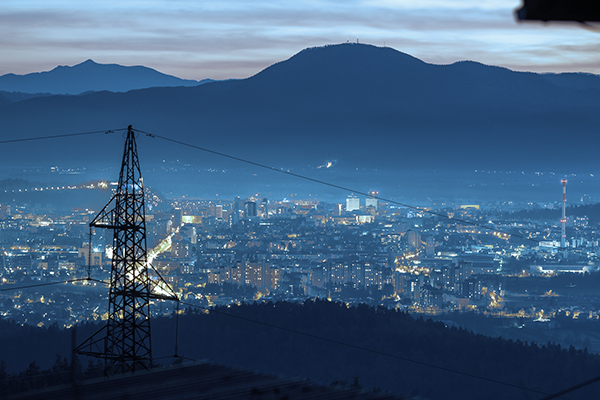 HV، MV، اور LV پاور کیبلز قابل اعتماد برقی تقسیم کو کیسے یقینی بناتے ہیں؟